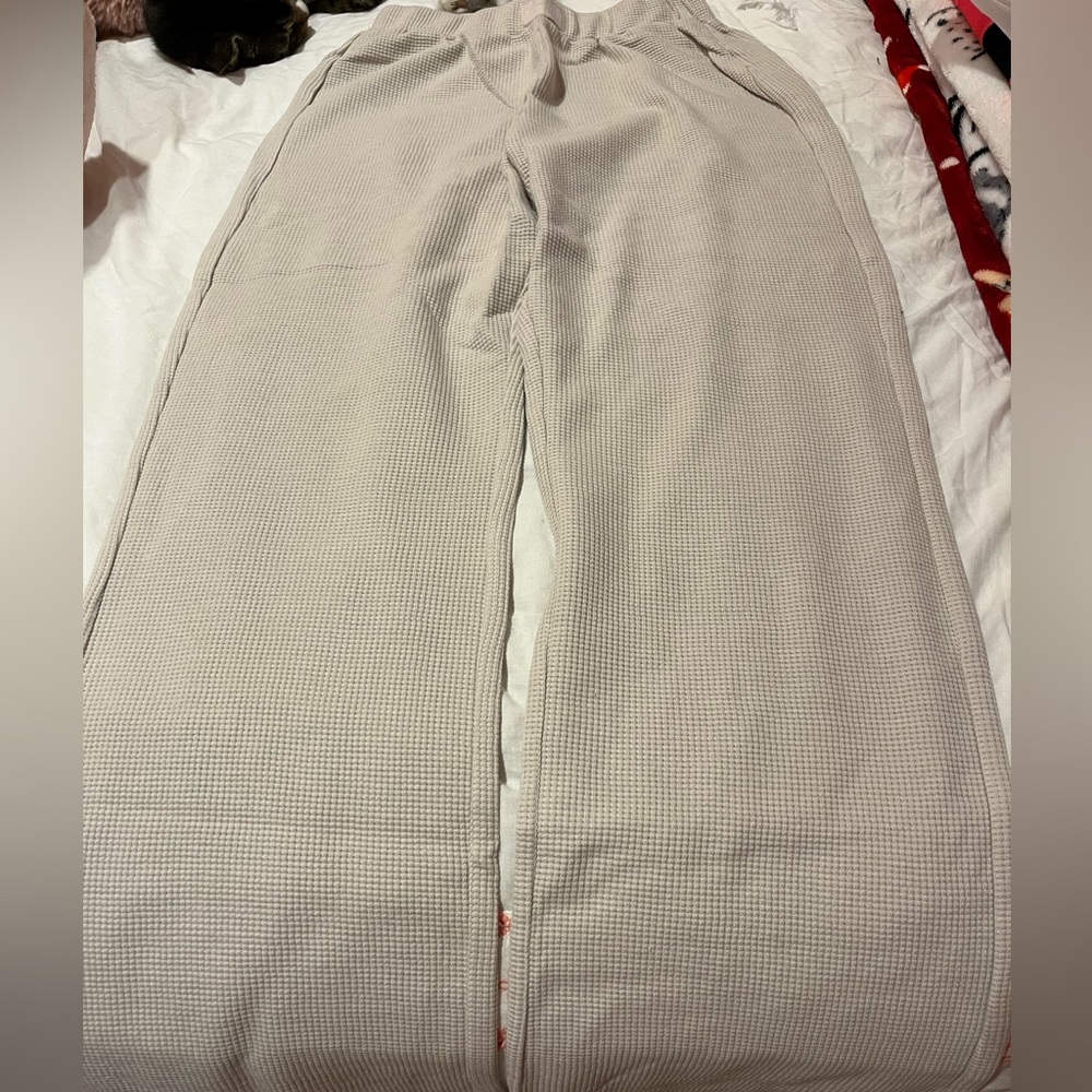 NWT Comfrt Cream Waffle Sweatpants